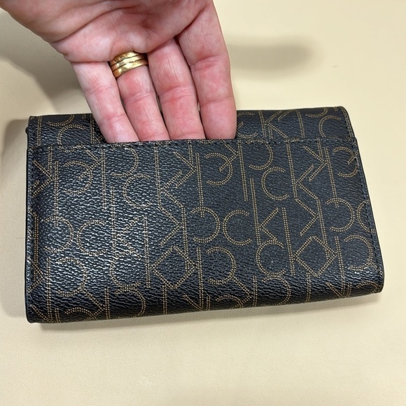 Calvin Klein Brown and tan signature walletβββββββ - Picture 2 of 9